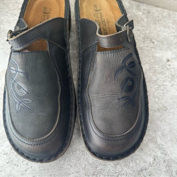 NAOT NAVY LEATHER SLIP ON MULES SLIDES SHOES W/STRAP BUCKLE WOMENS  EU38 US 7 - Picture 5 of 11